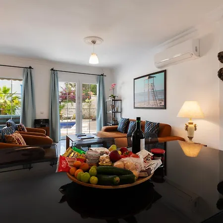 Caretta In - Sleeps 6 - Private Pool