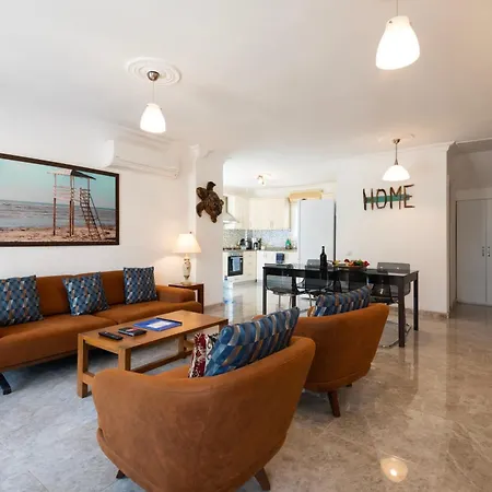 Vilă Caretta In - Sleeps 6 - Private Pool *